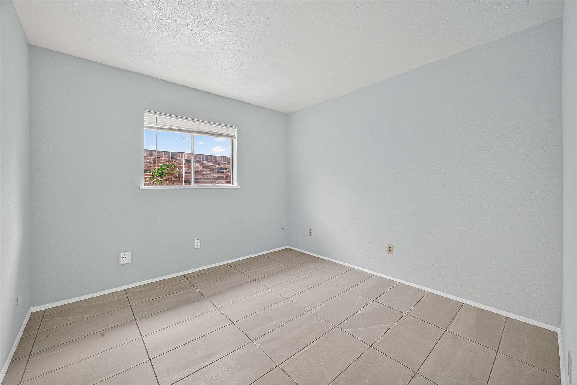 15815 IRONSIDE CREEK, Houston, TX 77053 15815 IRONSIDE CREEK, Houston, TX 77053