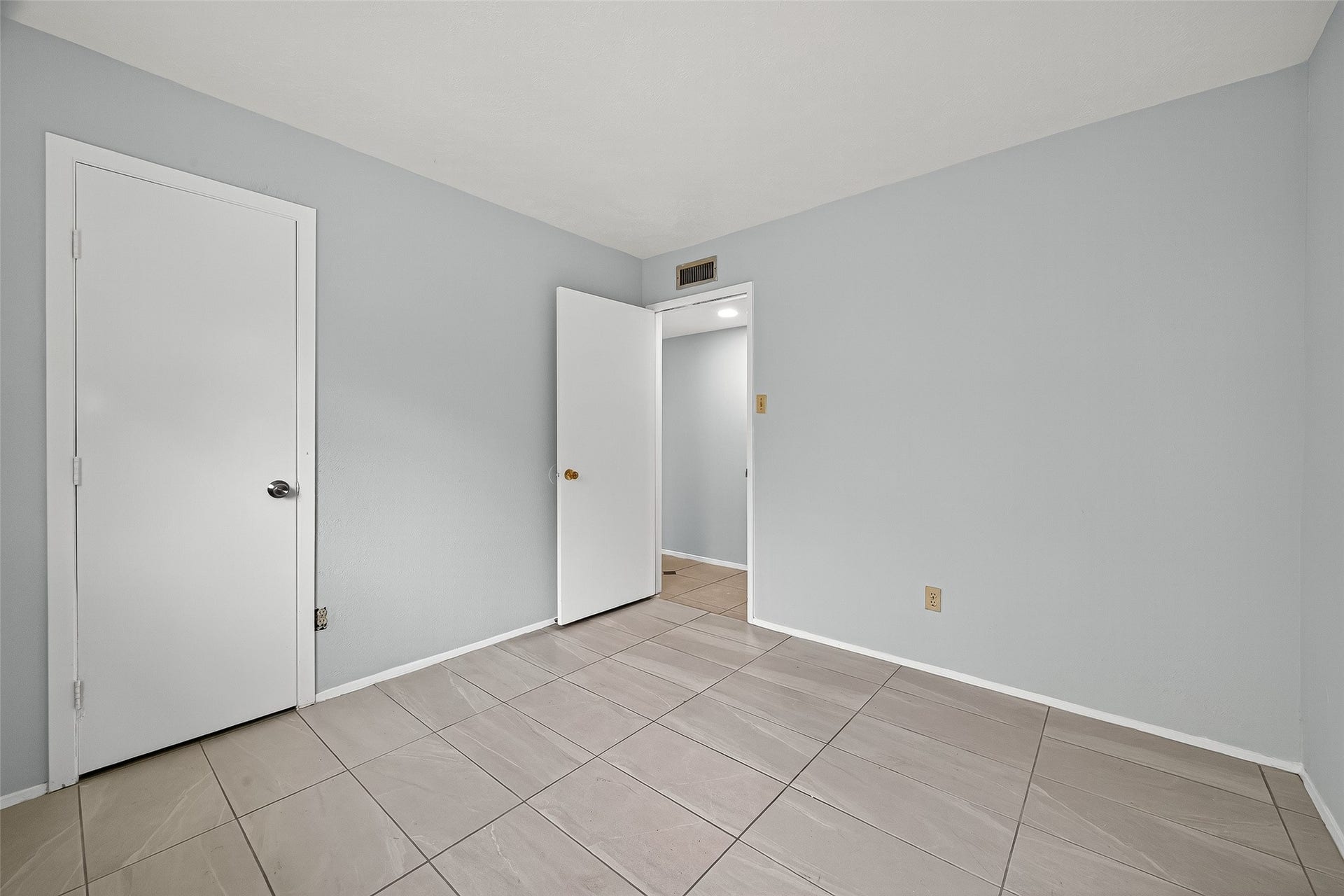 15815 IRONSIDE CREEK, Houston, TX 77053 15815 IRONSIDE CREEK, Houston, TX 77053