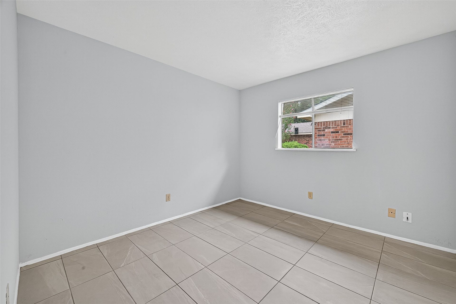 15815 IRONSIDE CREEK, Houston, TX 77053 15815 IRONSIDE CREEK, Houston, TX 77053