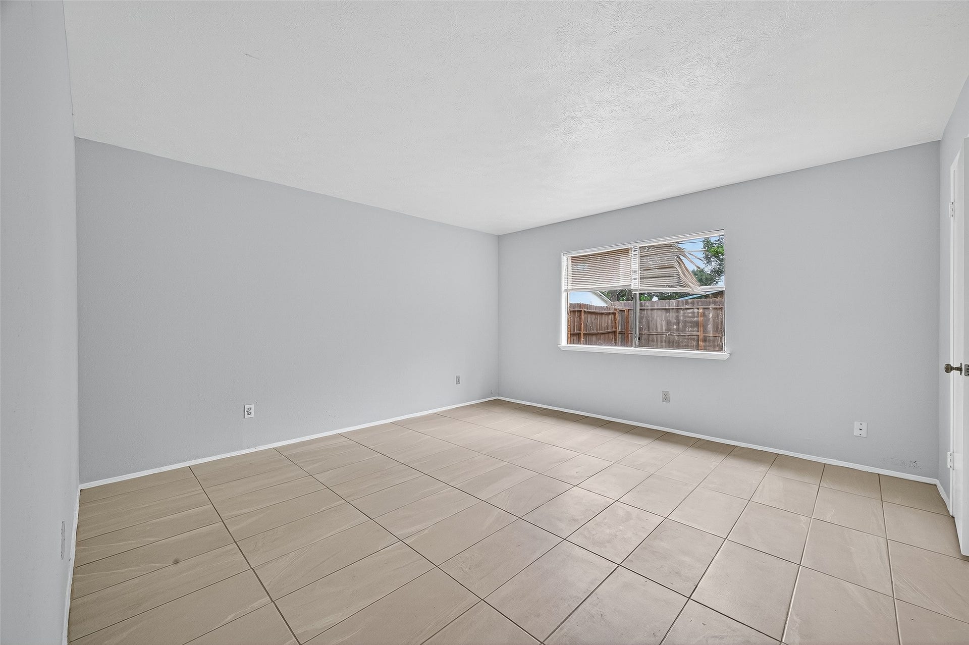 15815 IRONSIDE CREEK, Houston, TX 77053 15815 IRONSIDE CREEK, Houston, TX 77053