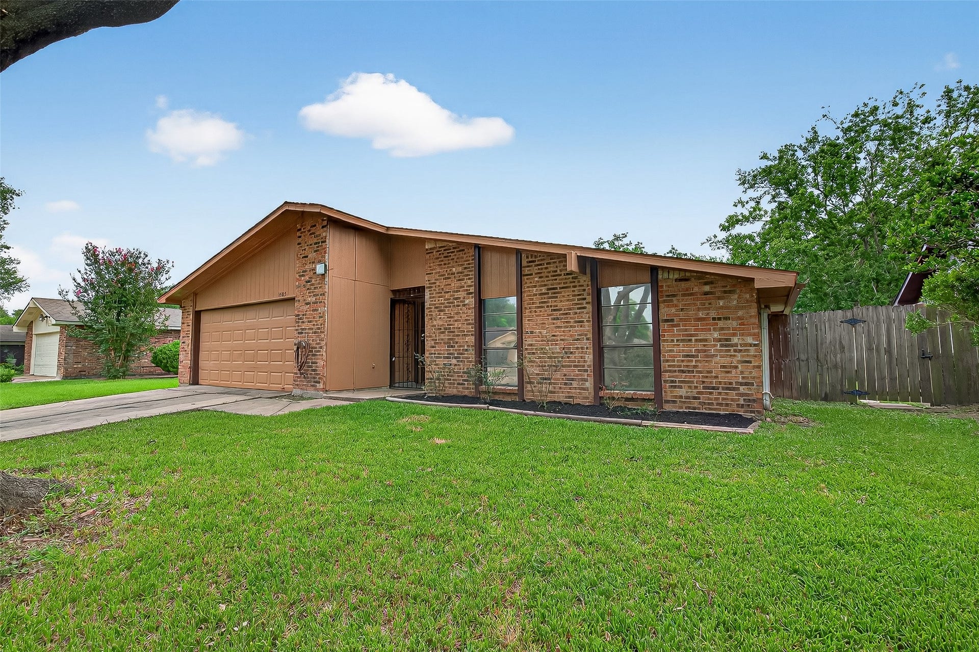 15815 IRONSIDE CREEK, Houston, TX 77053 15815 IRONSIDE CREEK, Houston, TX 77053
