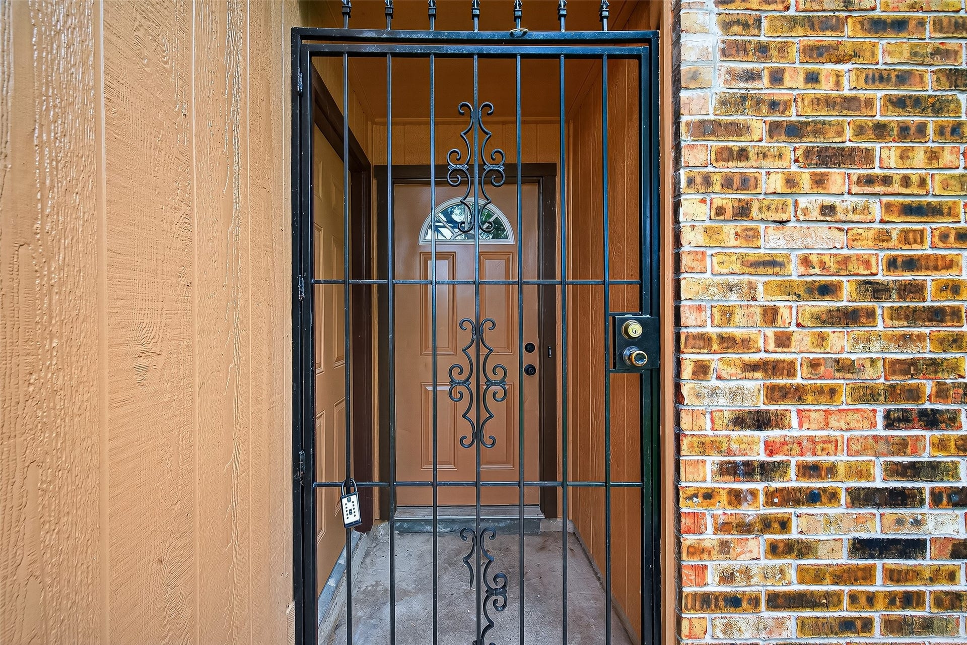 15815 IRONSIDE CREEK, Houston, TX 77053 15815 IRONSIDE CREEK, Houston, TX 77053