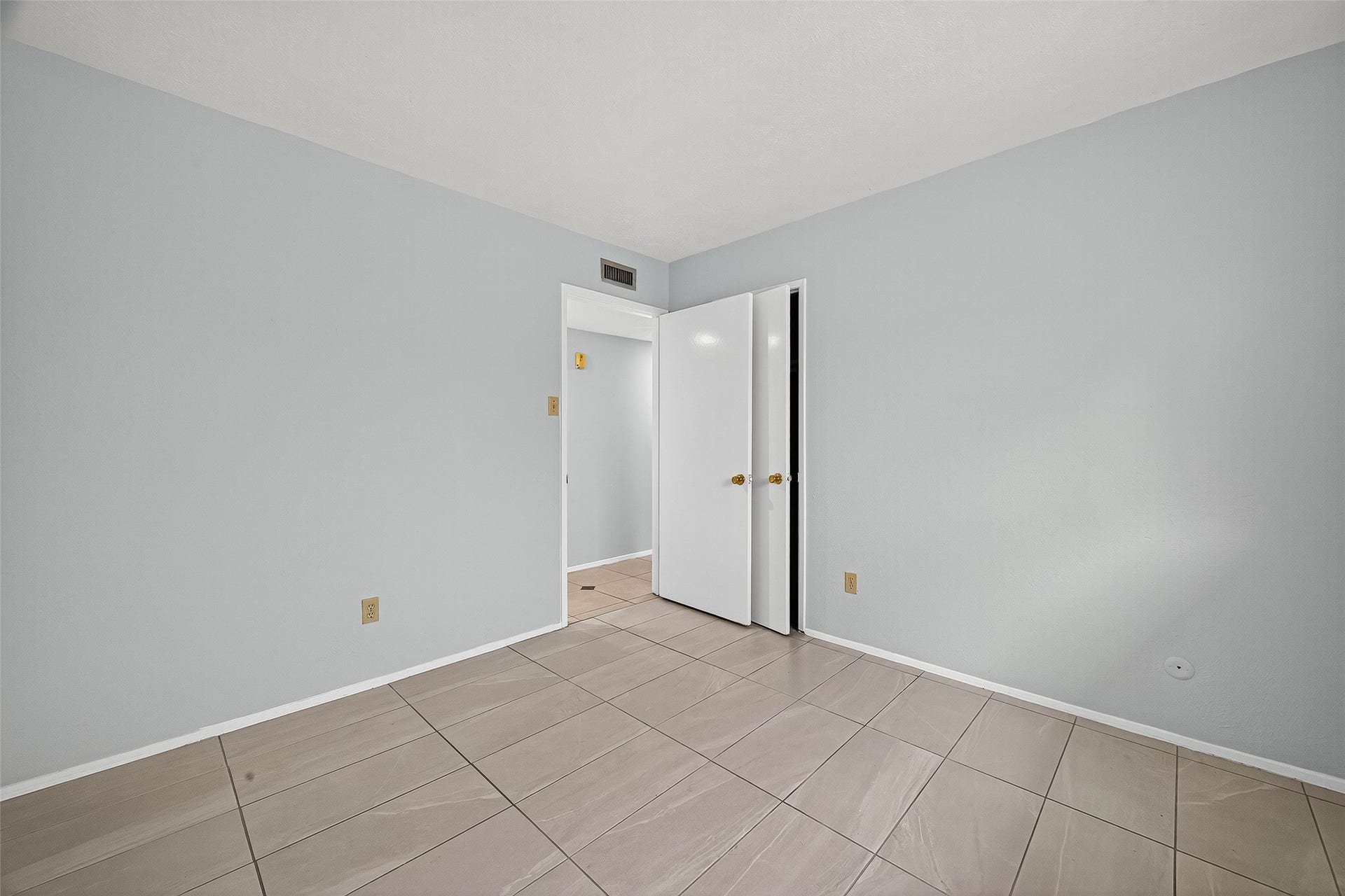 15815 IRONSIDE CREEK, Houston, TX 77053 15815 IRONSIDE CREEK, Houston, TX 77053