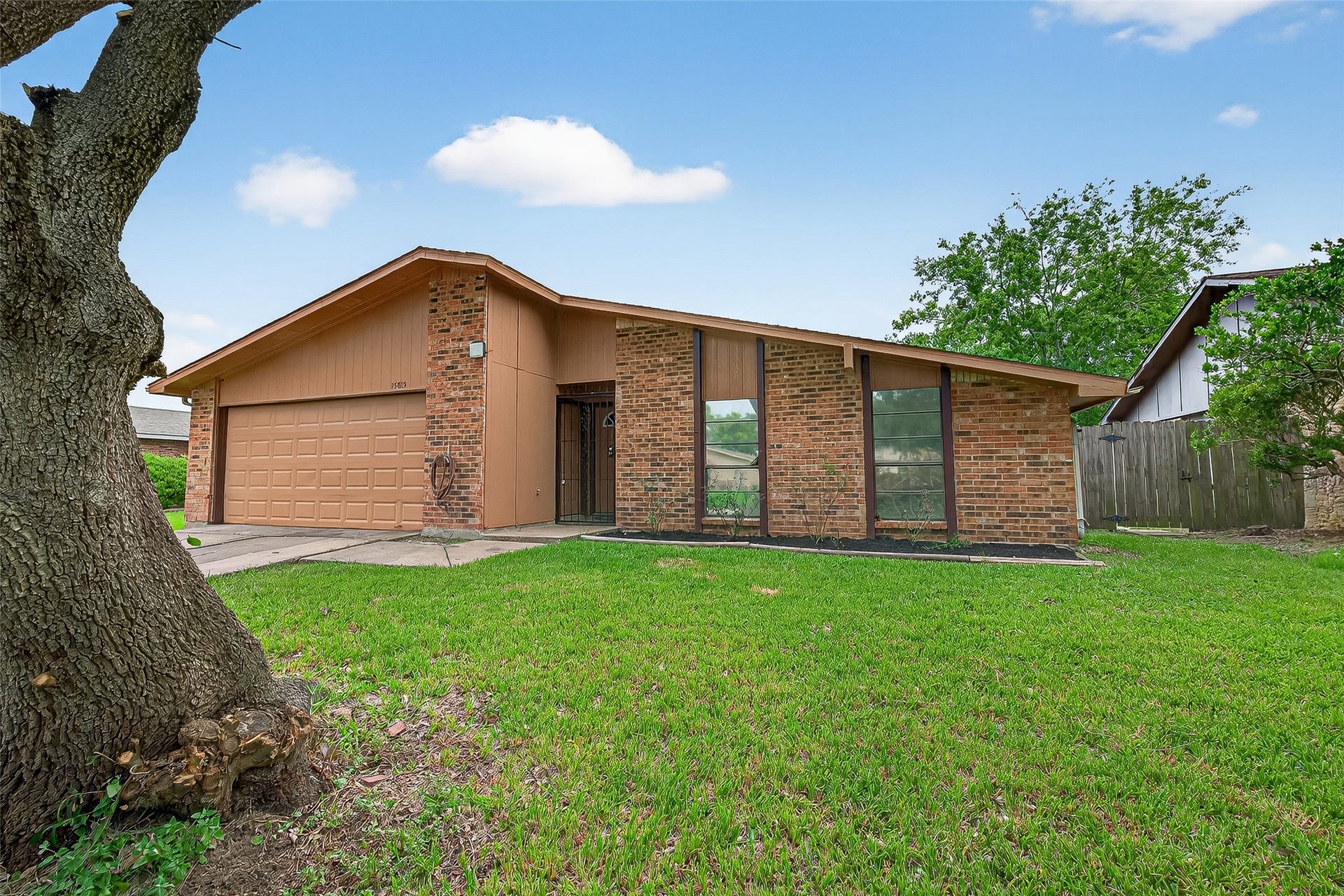 15815 IRONSIDE CREEK, Houston, TX 77053 15815 IRONSIDE CREEK, Houston, TX 77053