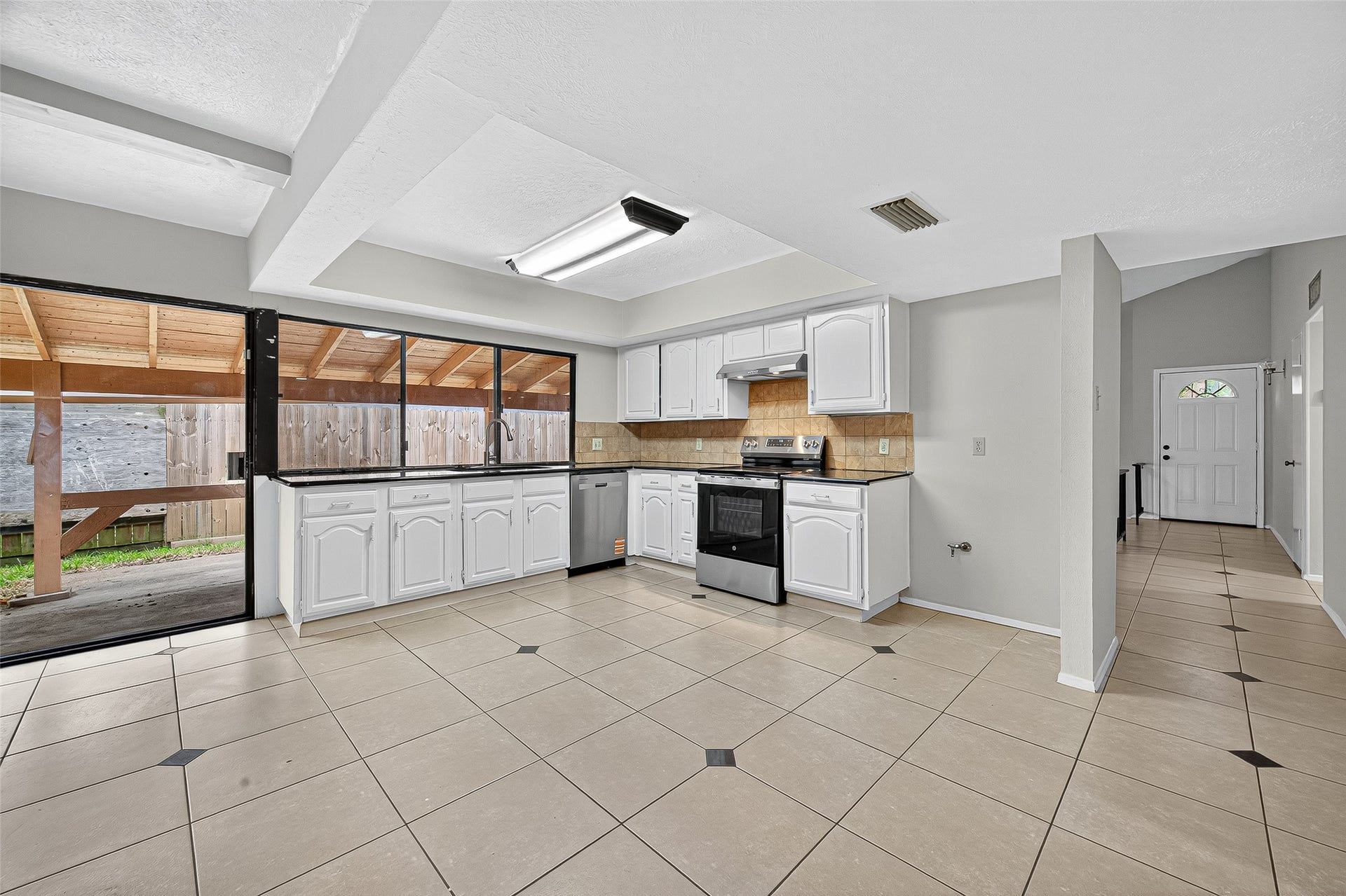 15815 IRONSIDE CREEK, Houston, TX 77053 15815 IRONSIDE CREEK, Houston, TX 77053