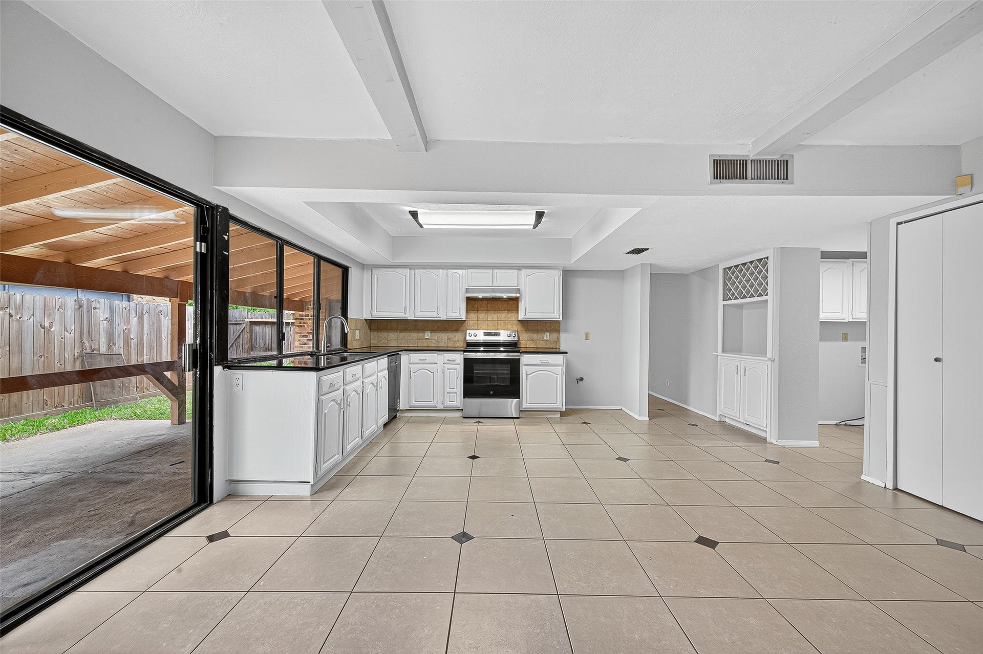 15815 IRONSIDE CREEK, Houston, TX 77053 15815 IRONSIDE CREEK, Houston, TX 77053