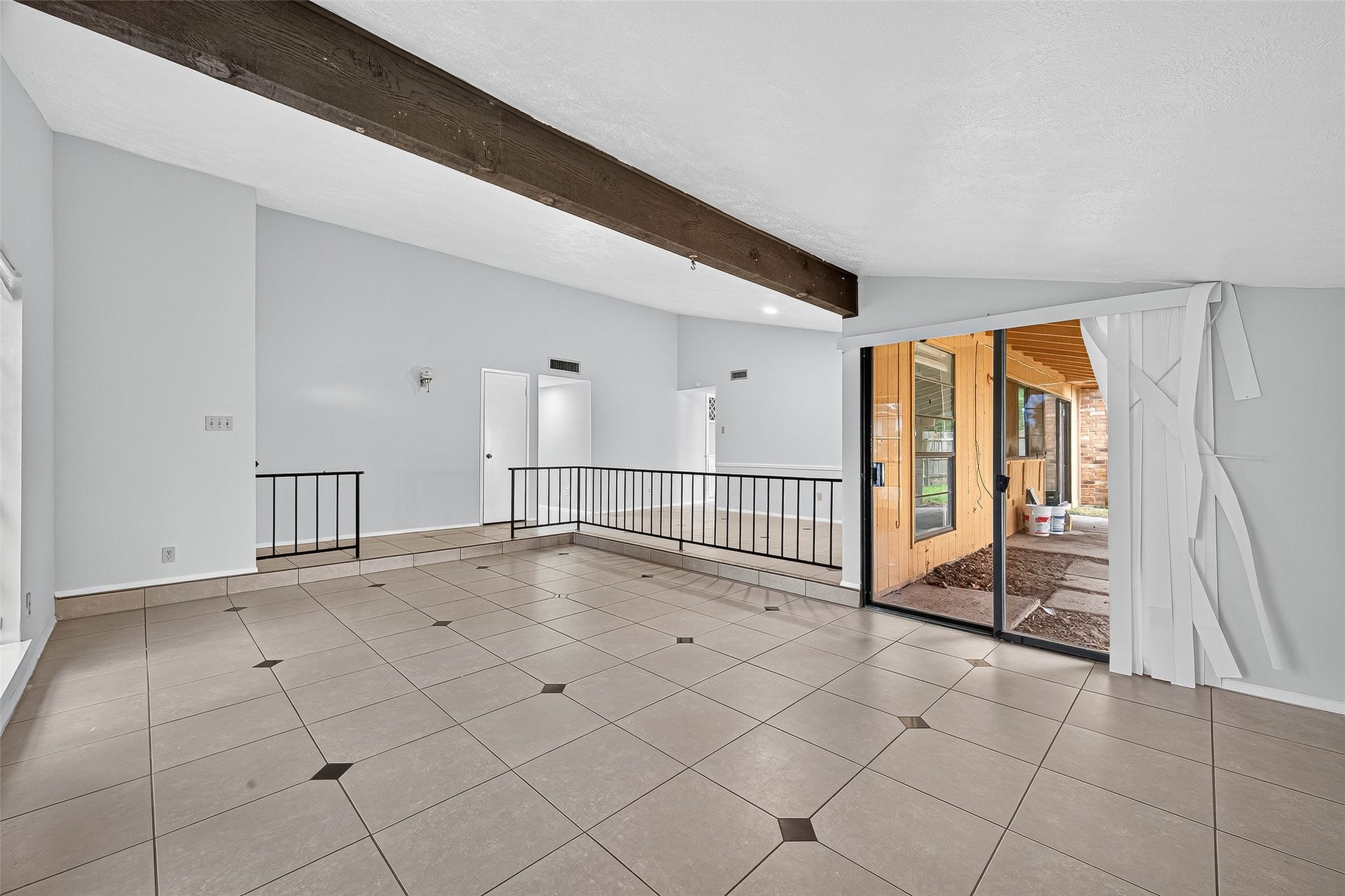 15815 IRONSIDE CREEK, Houston, TX 77053 15815 IRONSIDE CREEK, Houston, TX 77053