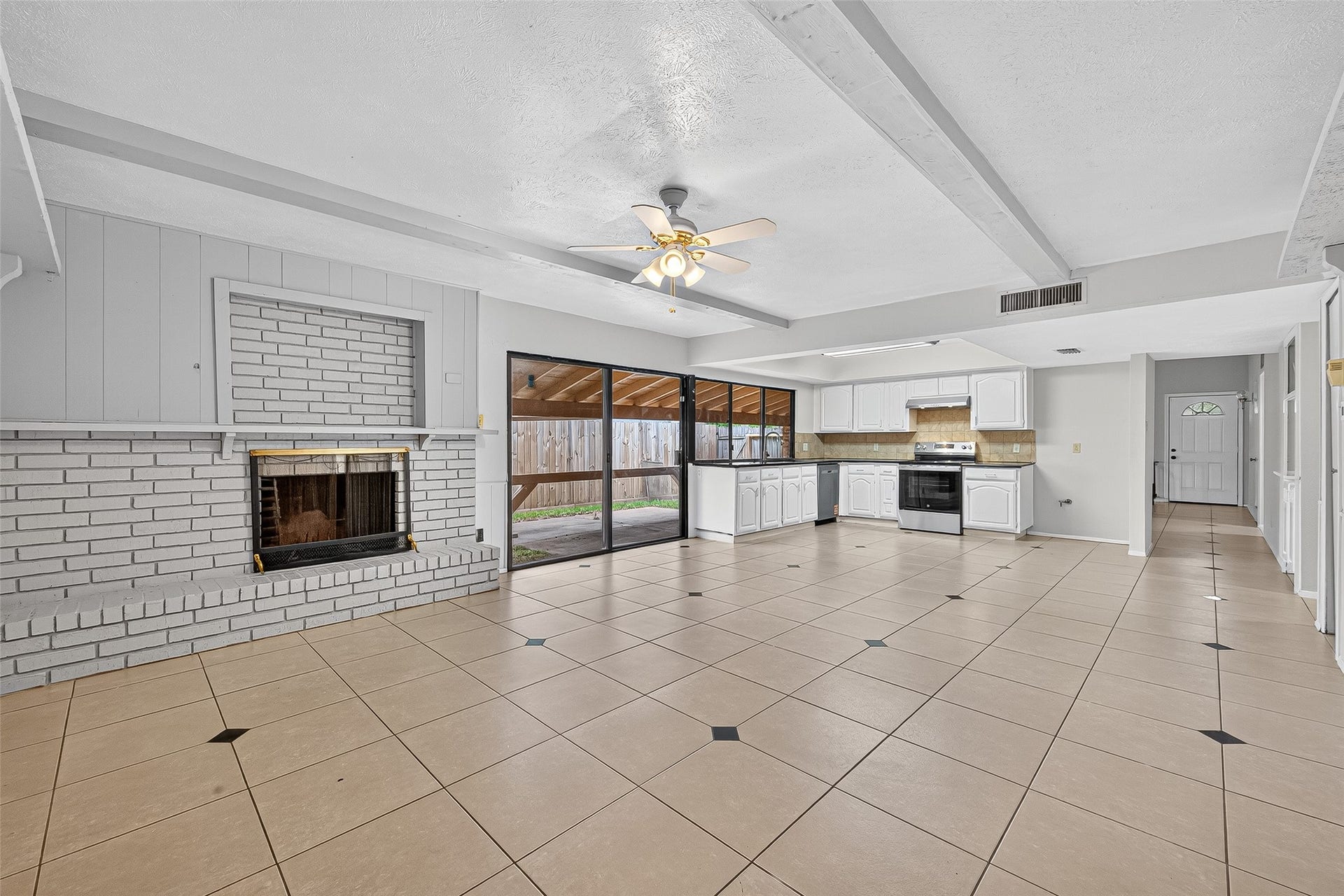 15815 IRONSIDE CREEK, Houston, TX 77053 15815 IRONSIDE CREEK, Houston, TX 77053
