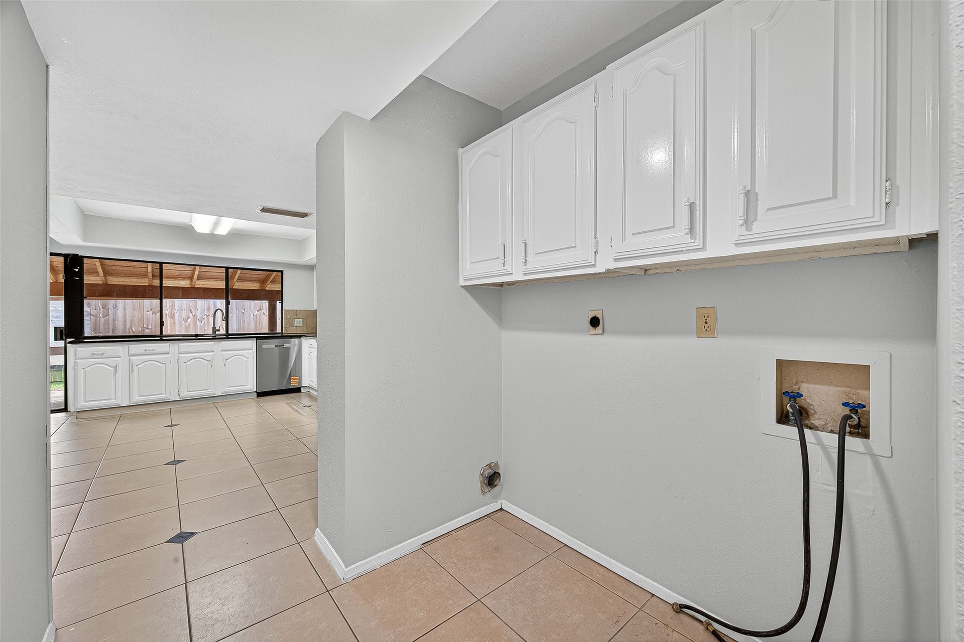 15815 IRONSIDE CREEK, Houston, TX 77053 15815 IRONSIDE CREEK, Houston, TX 77053