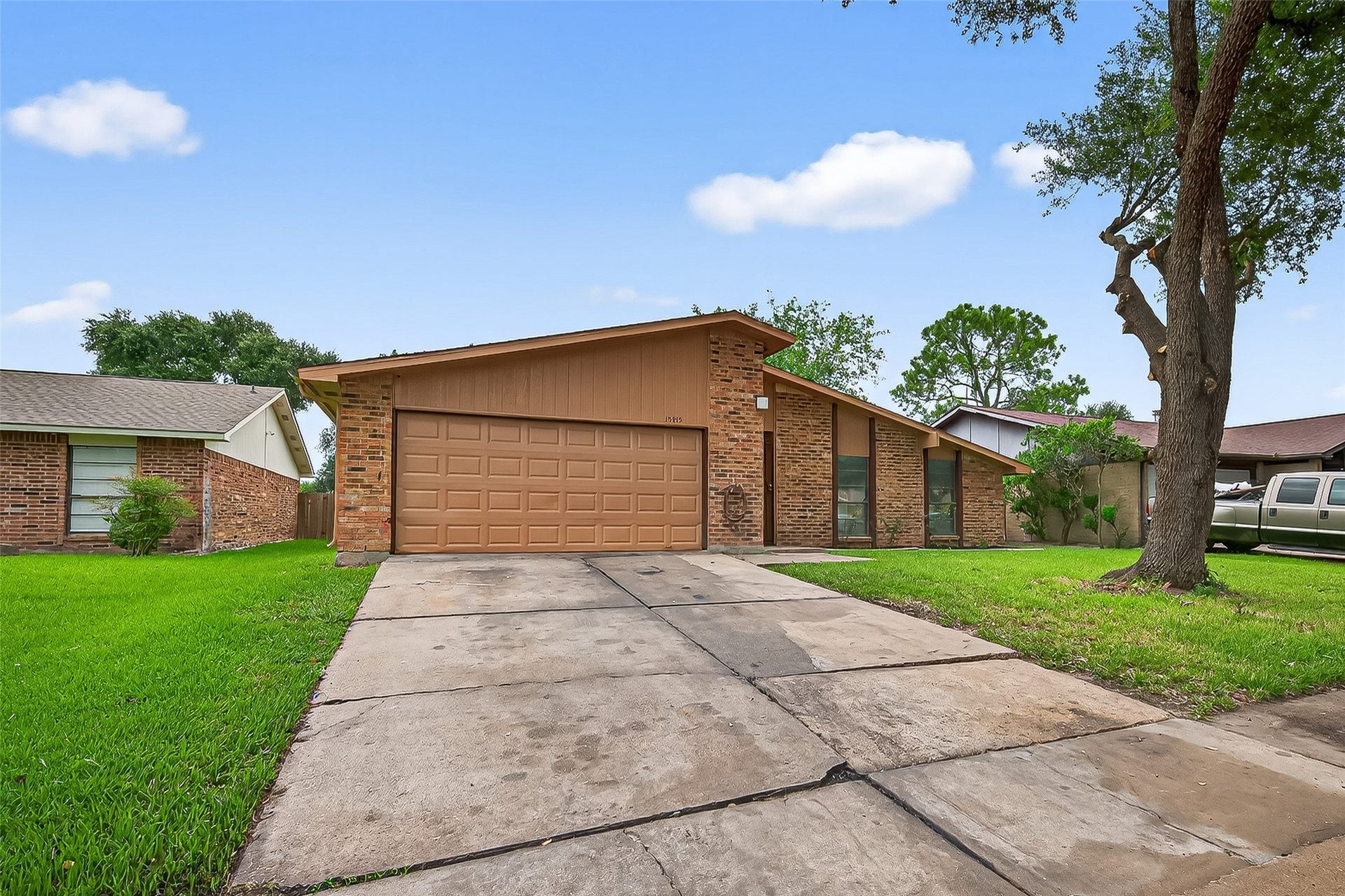 15815 IRONSIDE CREEK, Houston, TX 77053 15815 IRONSIDE CREEK, Houston, TX 77053