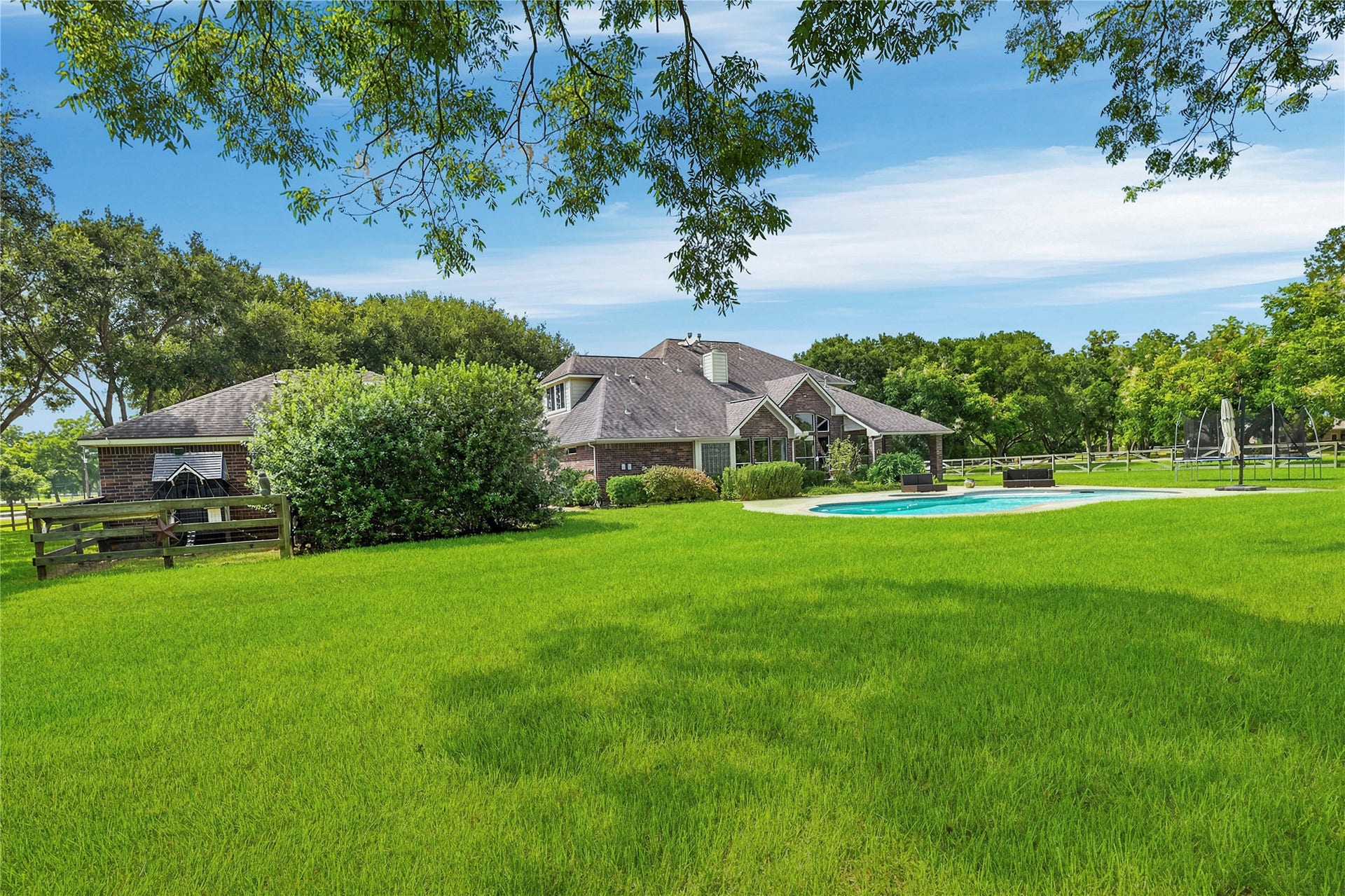 5202 Cherry Ridge Road, Richmond, TX 77406 Chicken Coop!