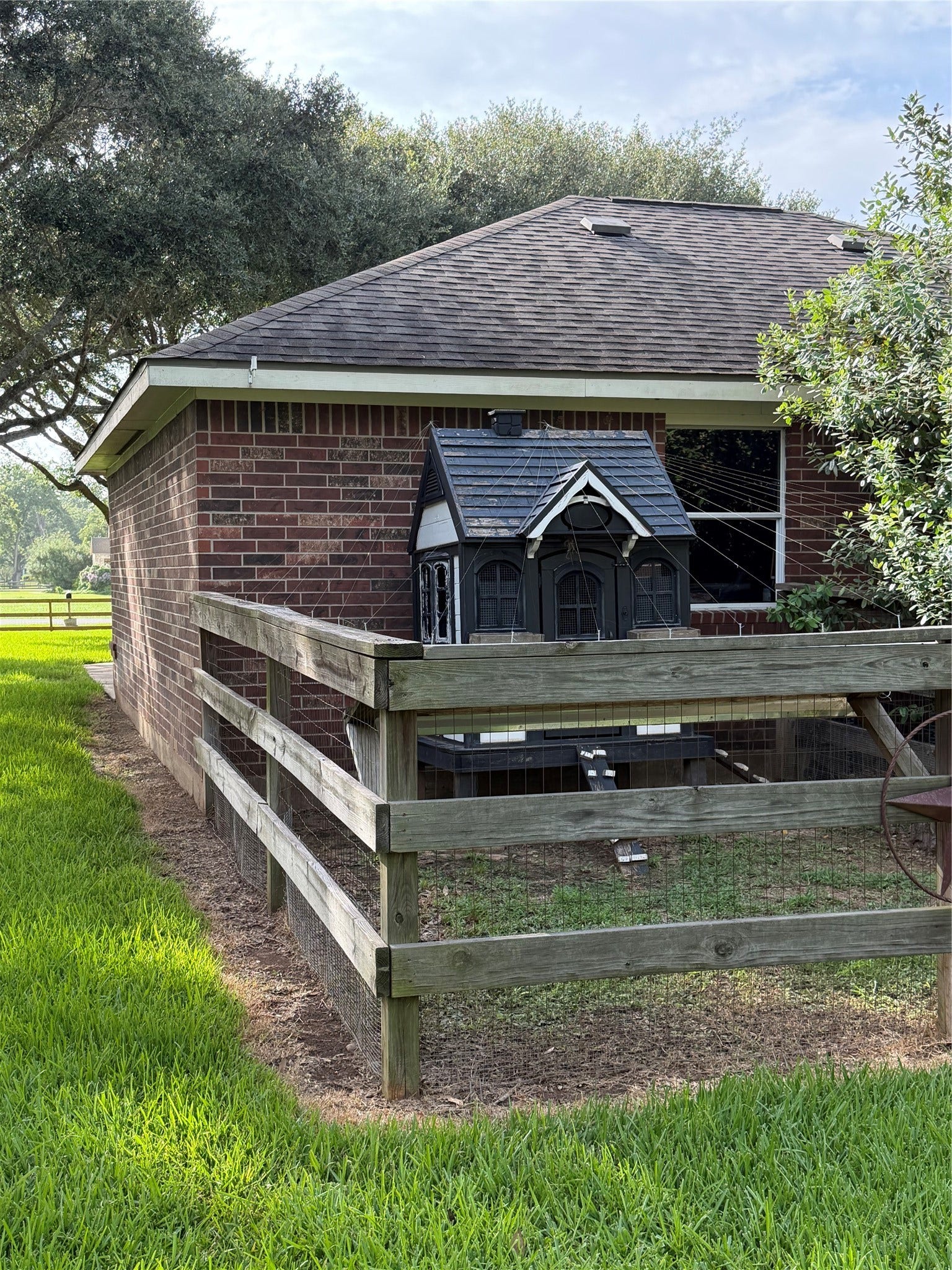 5202 Cherry Ridge Road, Richmond, TX 77406 Chicken coop includes top cover protection