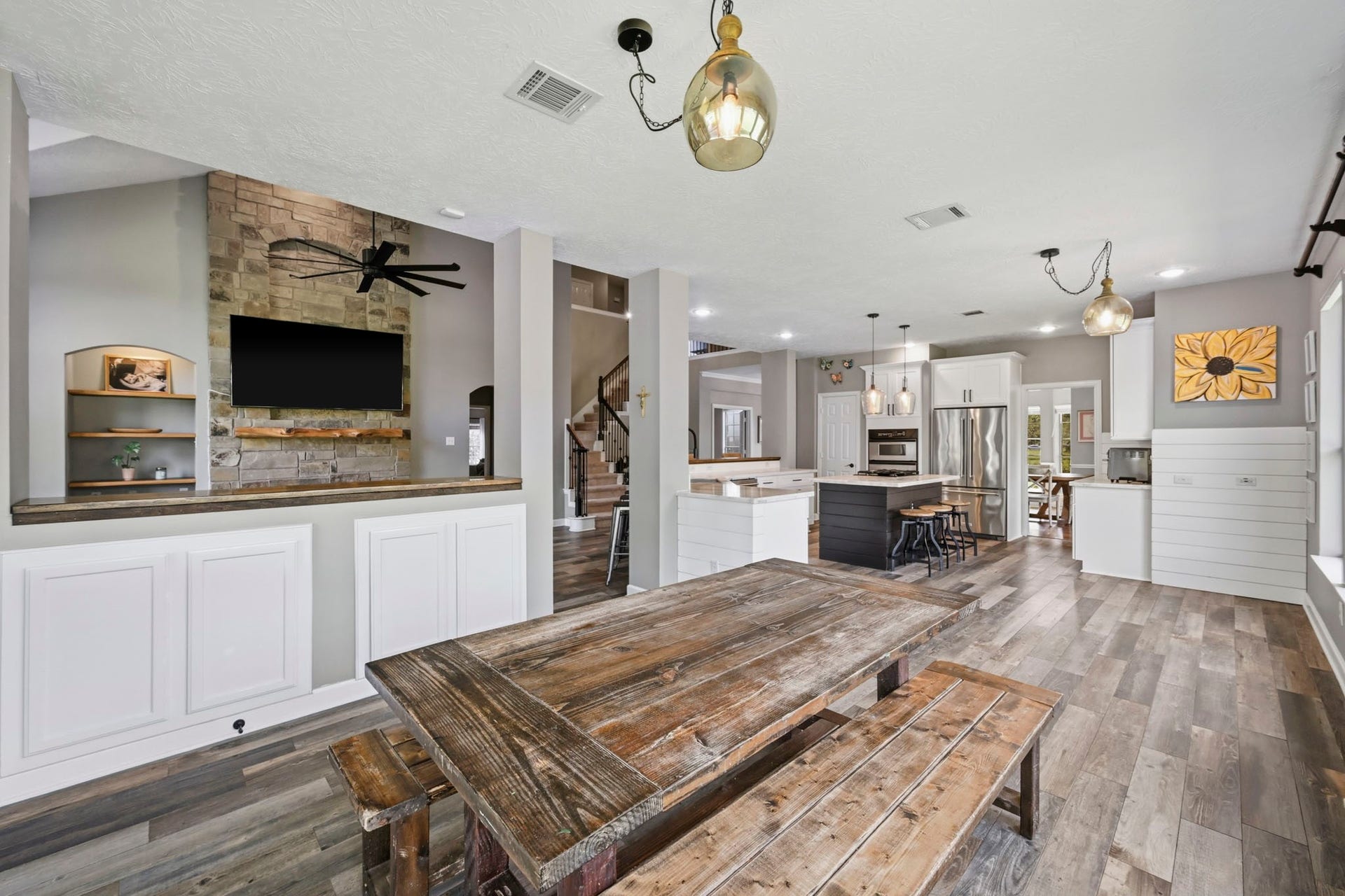 5202 Cherry Ridge Road, Richmond, TX 77406 Expansive kitchen with exceptional views and generous workspace.