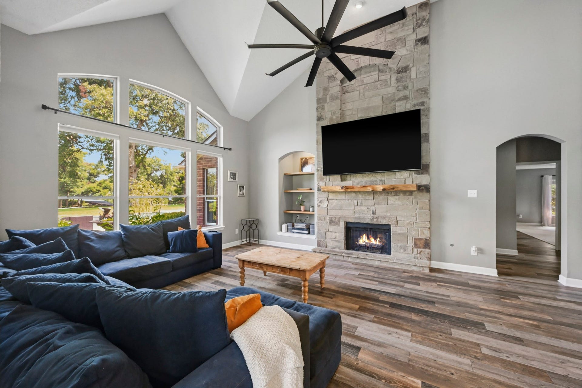 5202 Cherry Ridge Road, Richmond, TX 77406 Spacious living area seamlessly connecting to the game room.