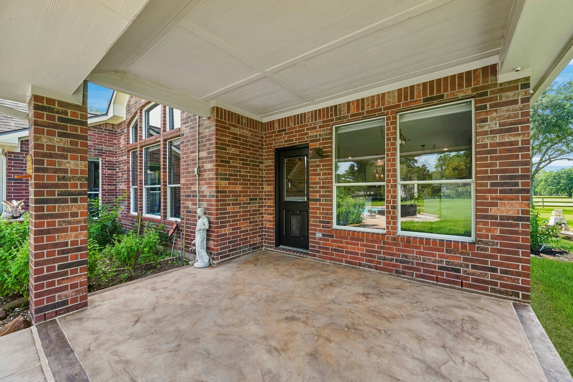 5202 Cherry Ridge Road, Richmond, TX 77406 Spacious covered patio, perfect for outdoor entertaining and relaxation.