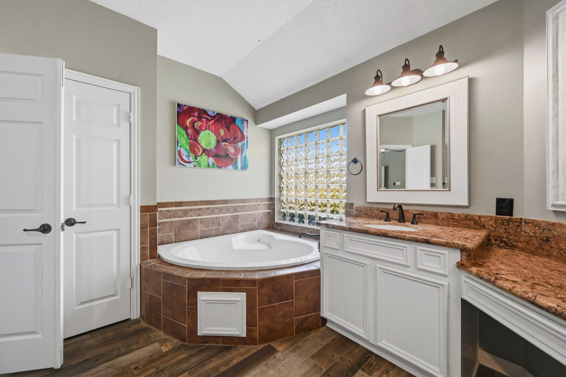 5202 Cherry Ridge Road, Richmond, TX 77406 Relaxing soaking tub in the private primary bath.