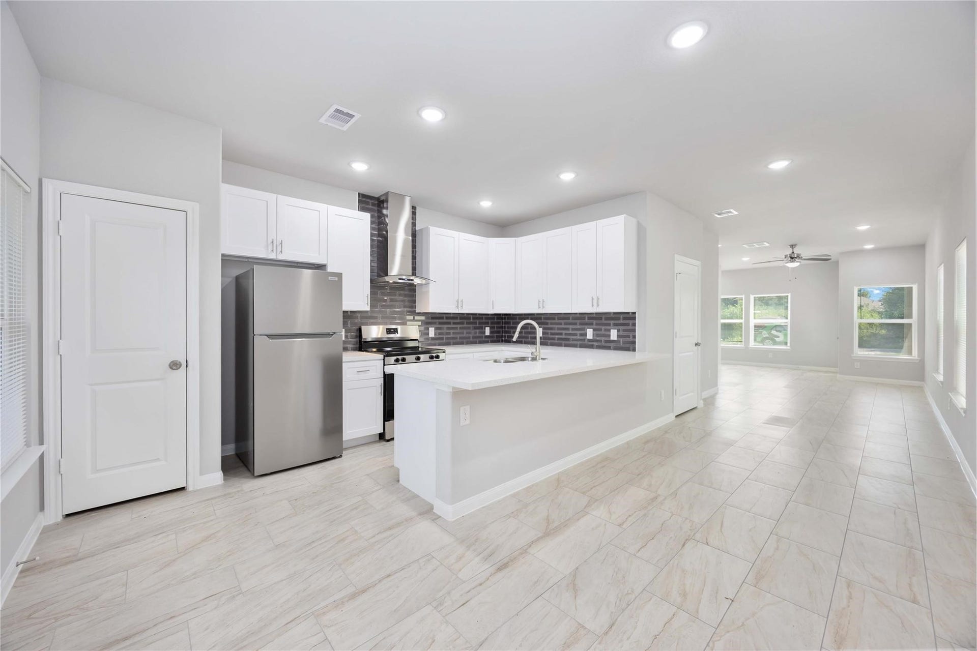 7987 Chateau Street, #B, Houston, TX 77028 7987 Chateau Street, #B, Houston, TX 77028