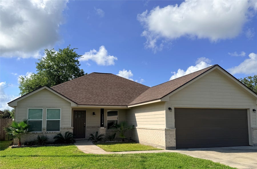 Property photo for 1208 Henderson Road, Angleton, TX