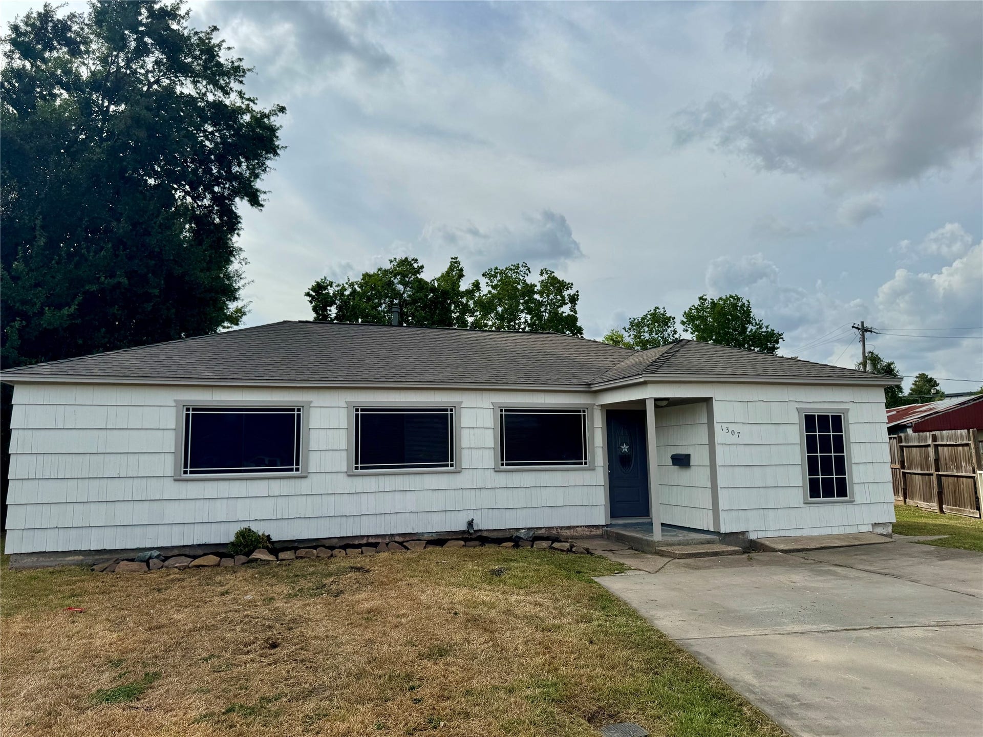 NEW 30 YEAR RIDGE VENT ROOF*