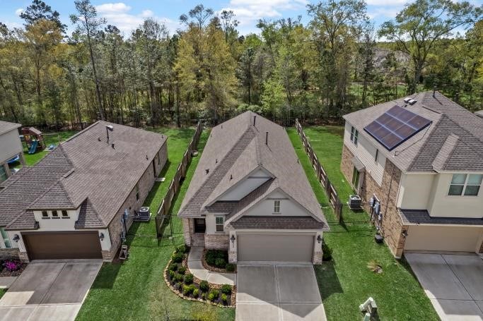 Incredible location- backs to greenbelt trail & frisbee golf park.