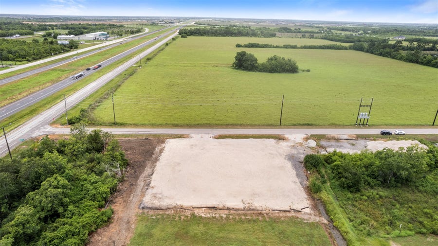 Property photo for 3132 County Road 61, Rosharon, TX