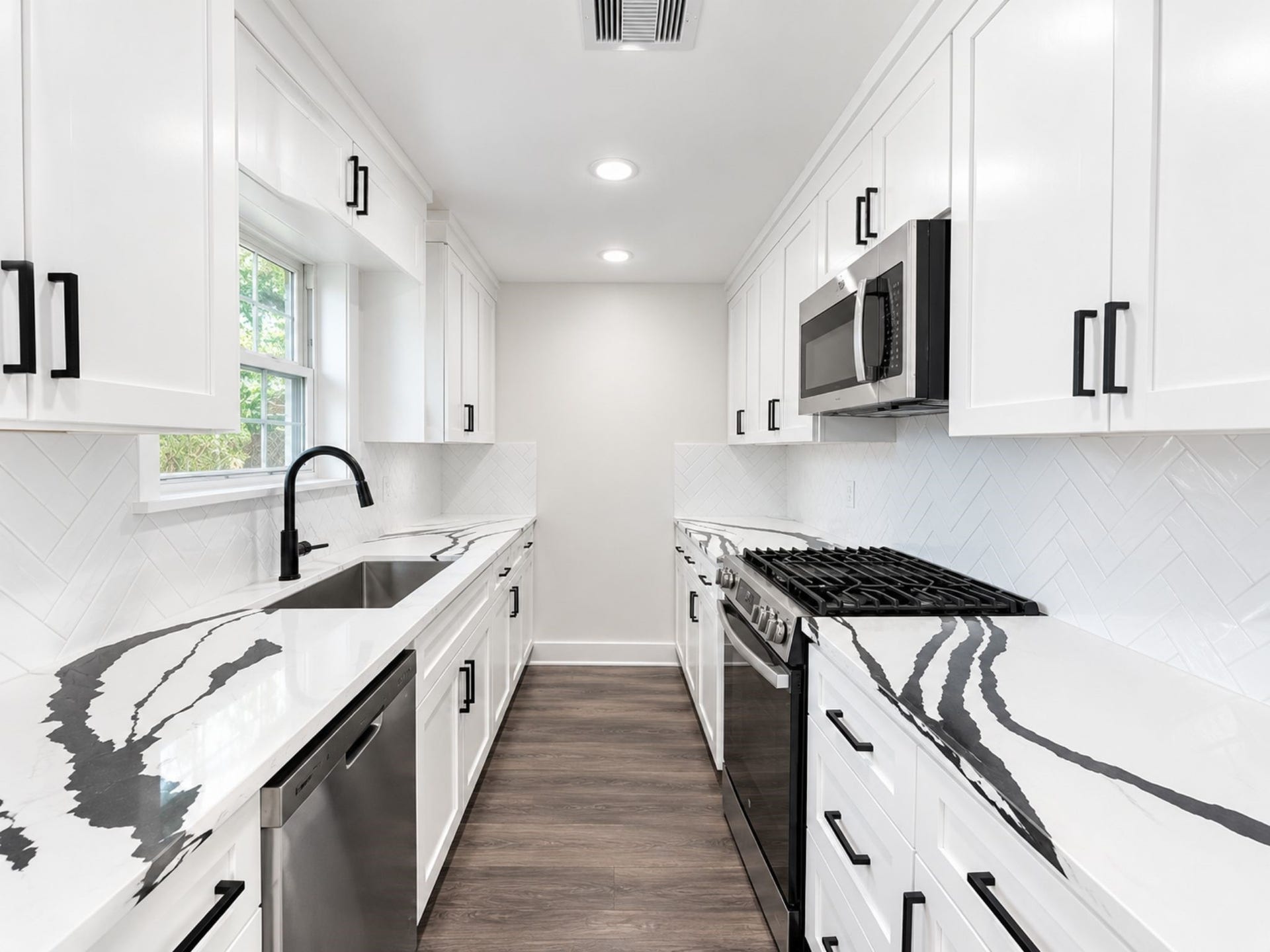6410 Hopper Road, Houston, TX 77016 Custom Kitchen.