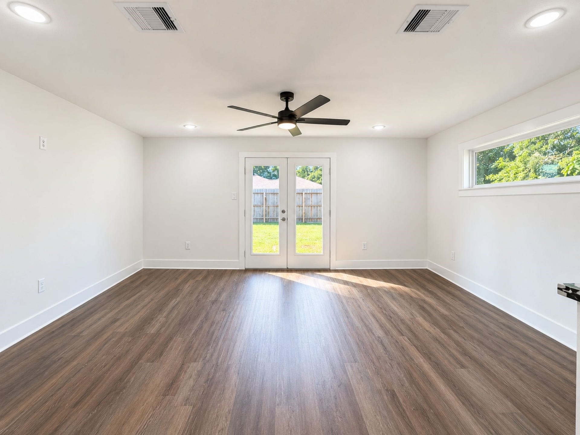 6410 Hopper Road, Houston, TX 77016 Family Room