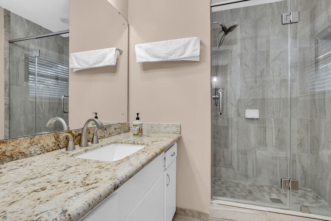 5734 Sanford Road, Houston, TX 77096 5734 Sanford Road, Houston, TX 77096