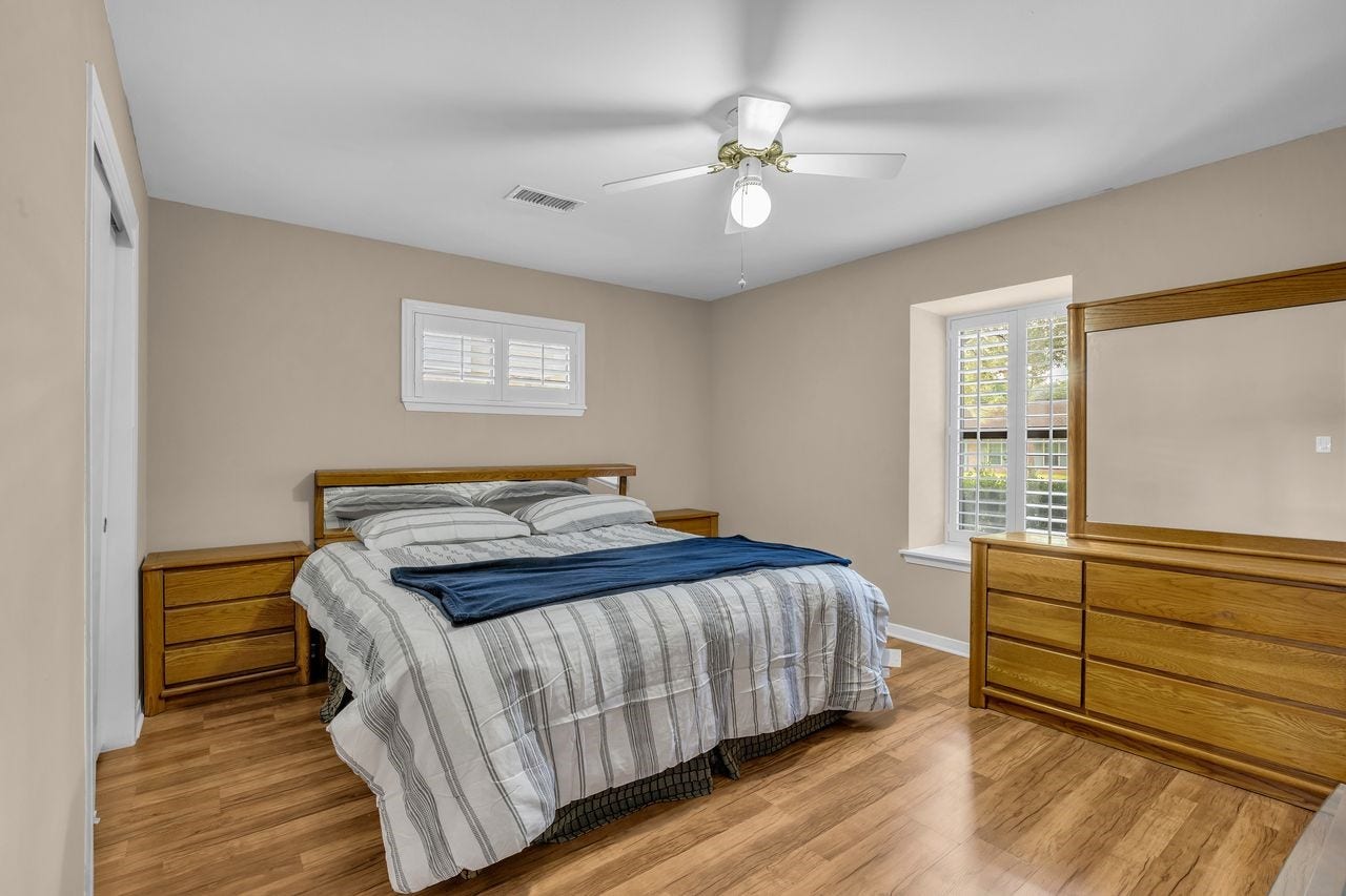 5734 Sanford Road, Houston, TX 77096 5734 Sanford Road, Houston, TX 77096