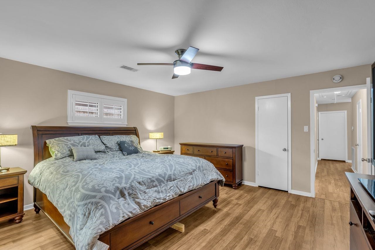 5734 Sanford Road, Houston, TX 77096 5734 Sanford Road, Houston, TX 77096