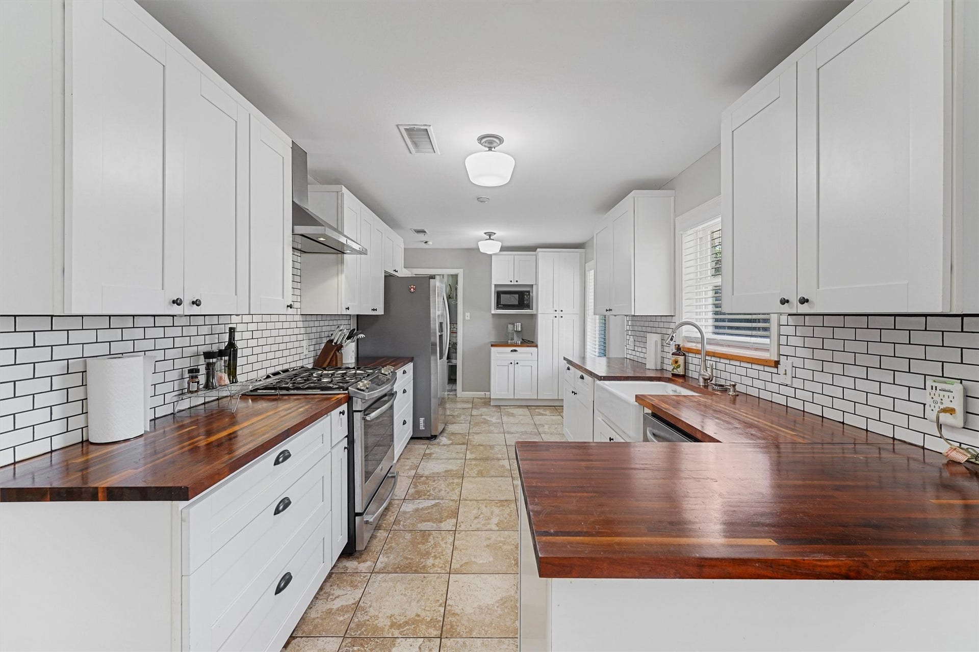 9622 Fairdale Lane, Houston, TX 77063 Kitchen