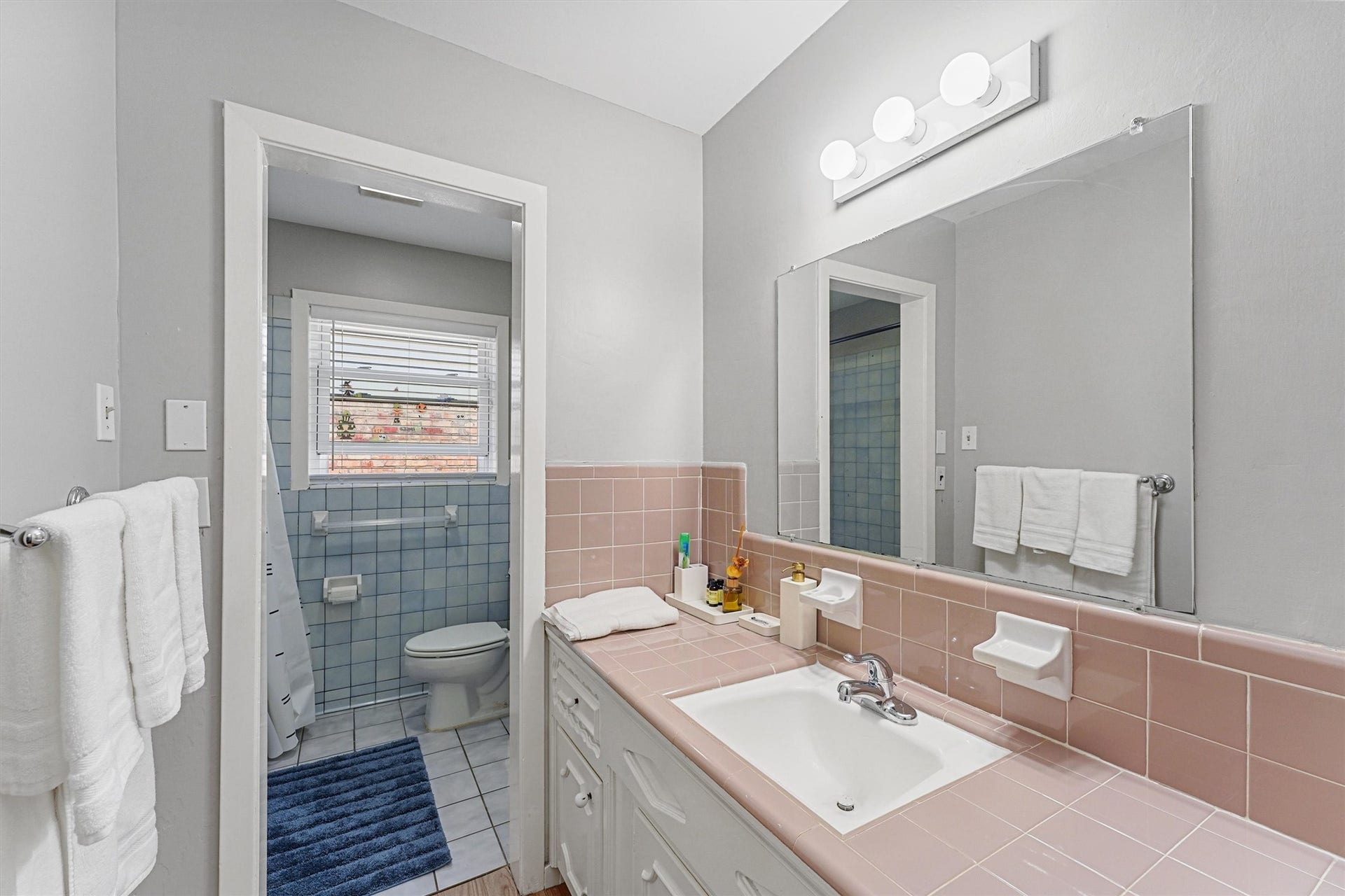 9622 Fairdale Lane, Houston, TX 77063 Secondary Bath
