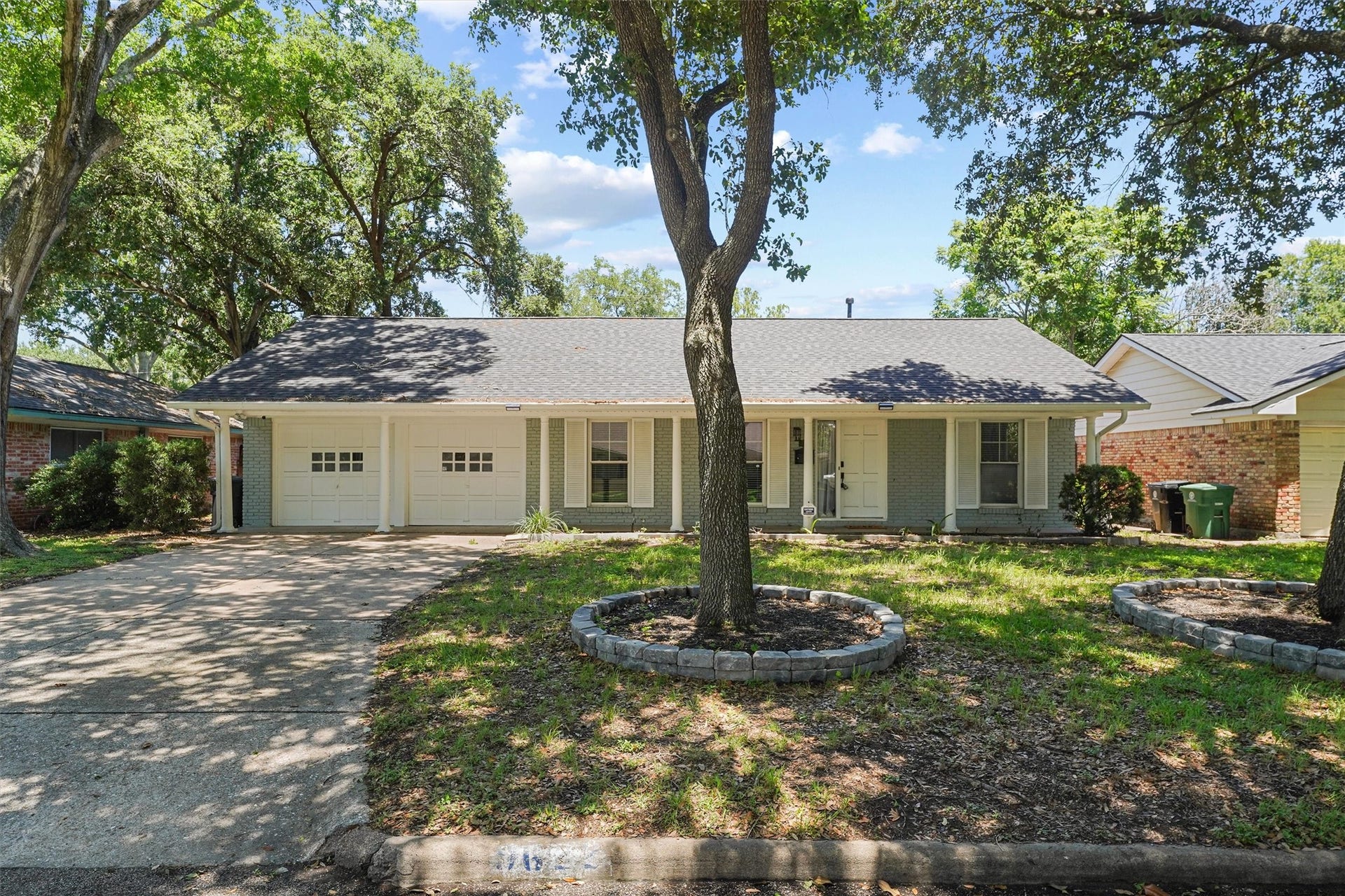 9622 Fairdale Lane, Houston, TX 77063 Front of the home