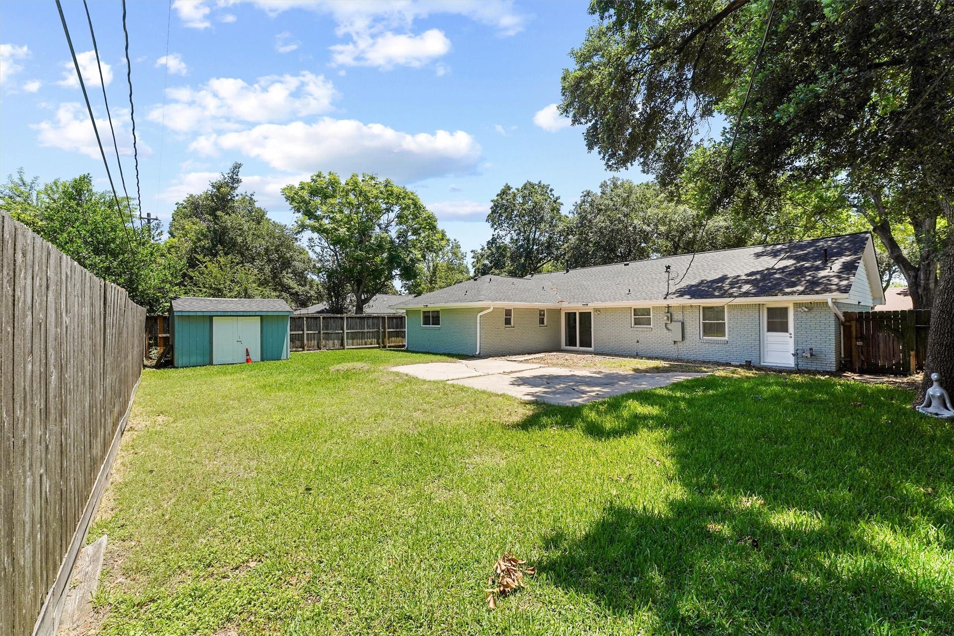 9622 Fairdale Lane, Houston, TX 77063 Backyard