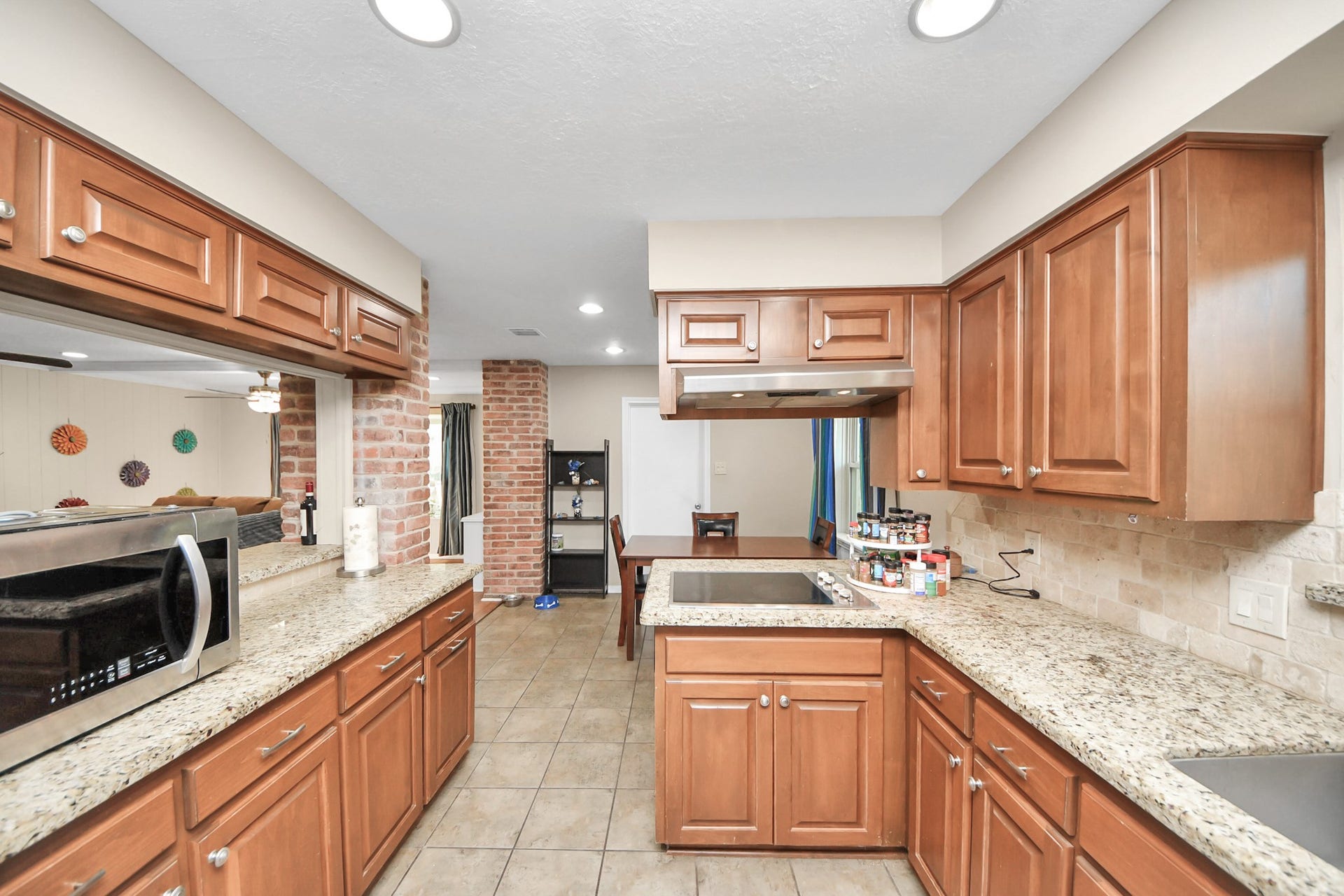 902 Old Mill Lane, Houston, TX 77073
