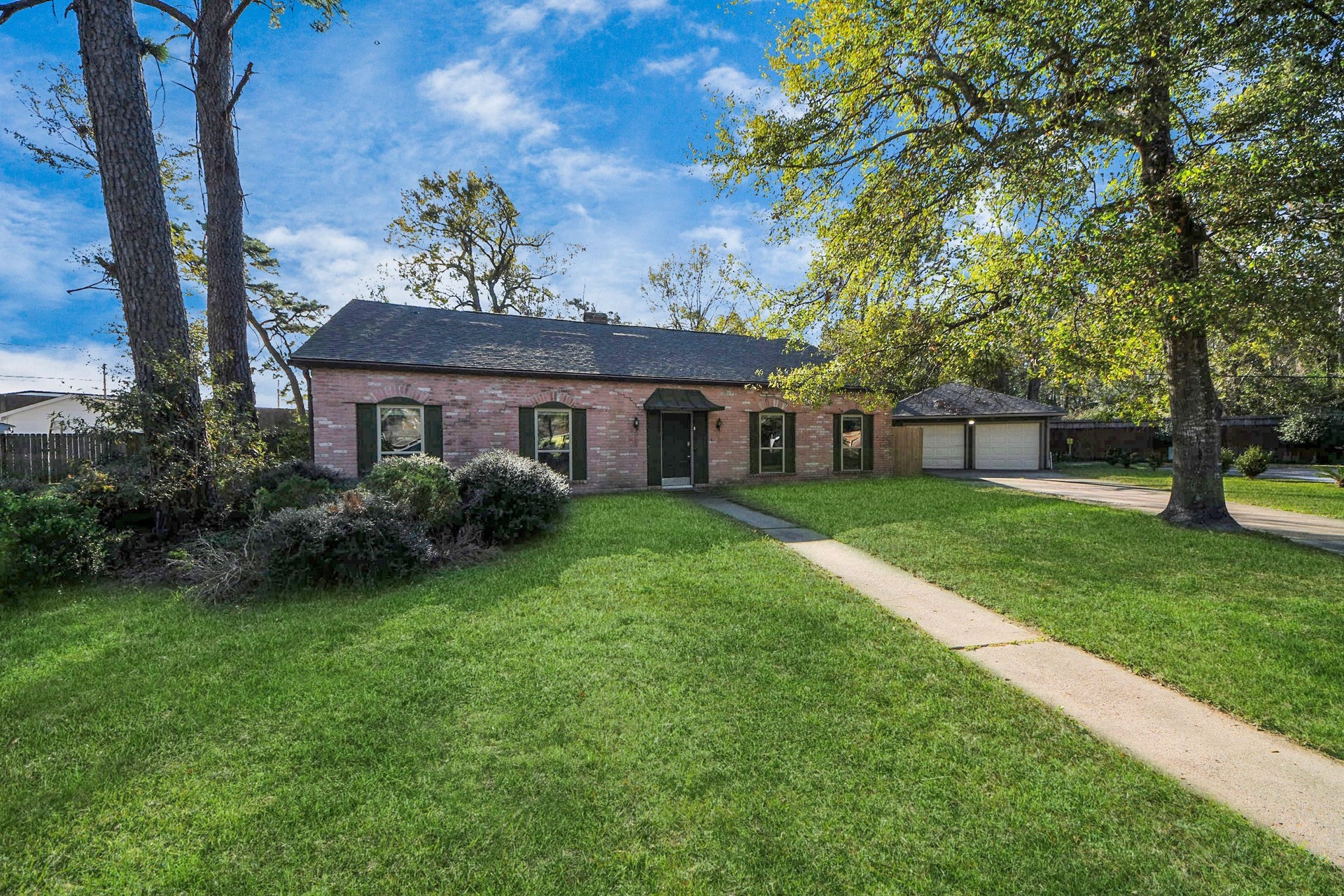 902 Old Mill Lane, Houston, TX 77073