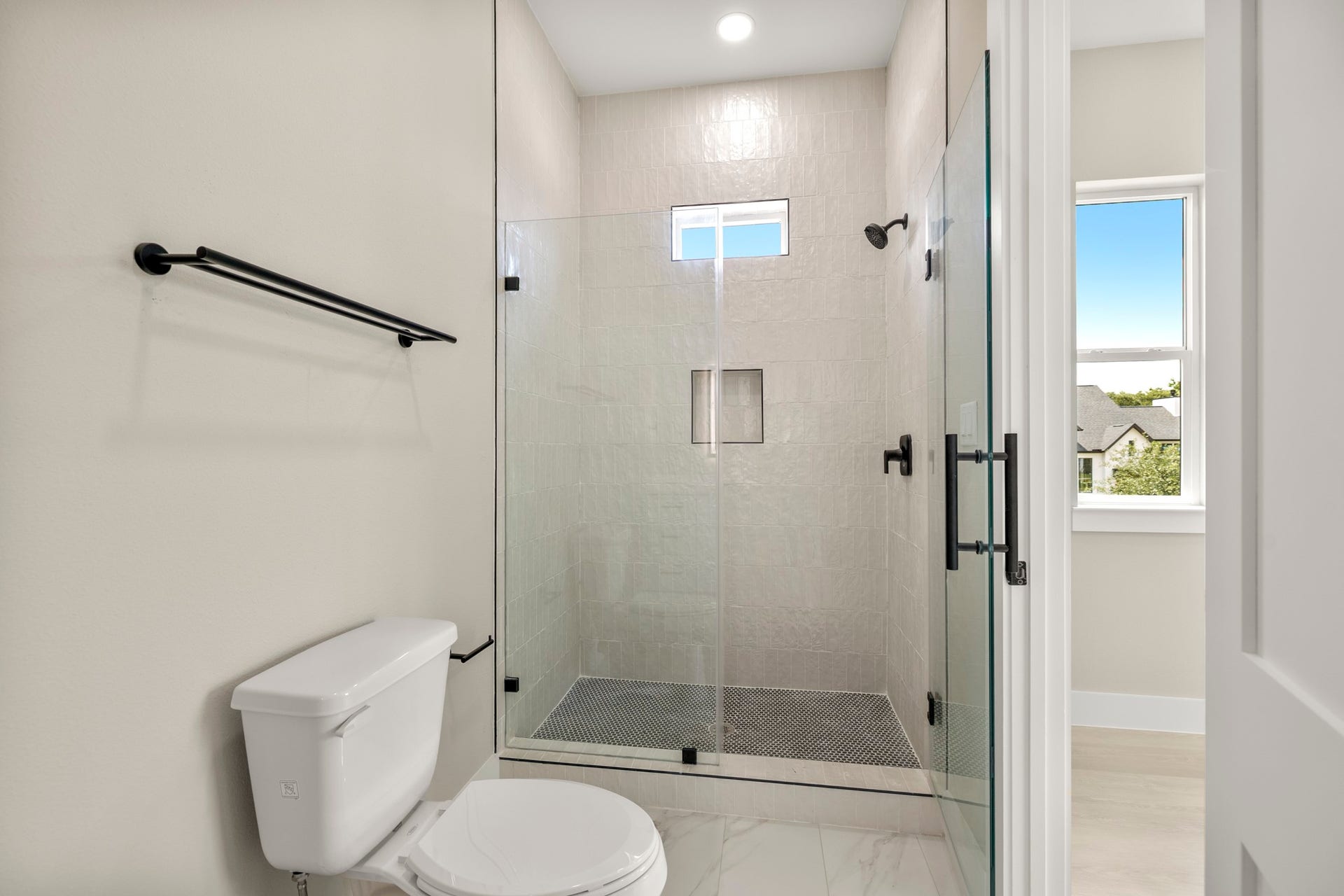 8707 Water Oak View Drive, Tomball, TX 77375 Secondary Full Bathroom