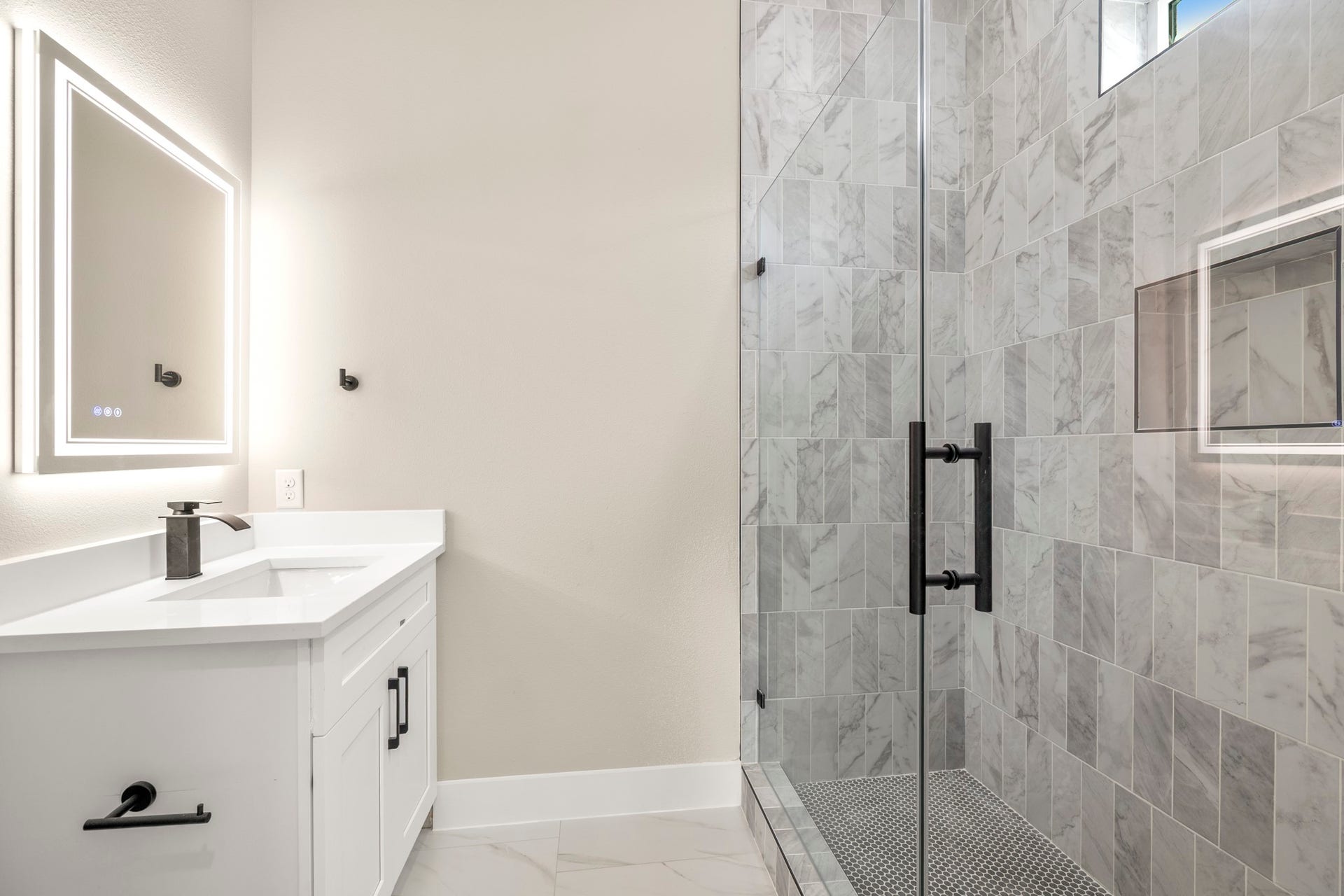 8707 Water Oak View Drive, Tomball, TX 77375 Secondary Full Bathroom