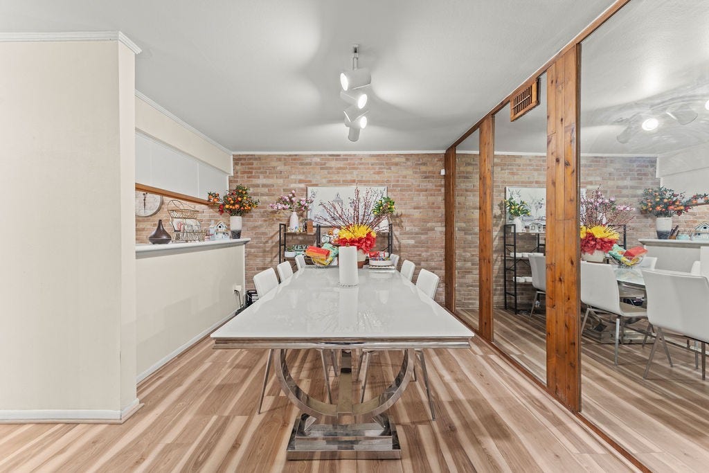 2617 Marilee Lane, #1, Houston, TX 77057 Informal dining located adjacent to kitchen and living area.
