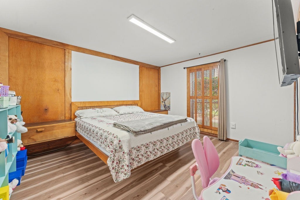 2617 Marilee Lane, #1, Houston, TX 77057 Oversized Primary Bedroom with new paint and flooring