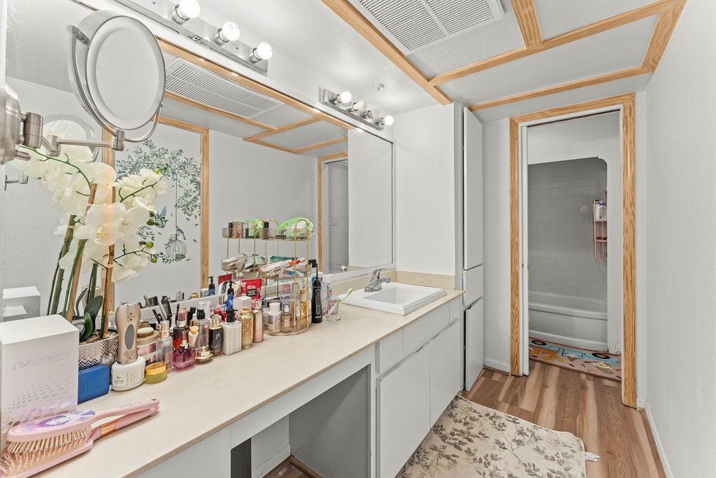 2617 Marilee Lane, #1, Houston, TX 77057 Primary Vanity connecting to Tub & Shower