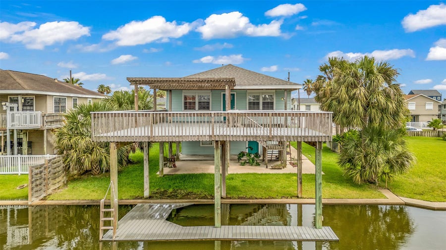 Property photo for 16526 Nassau Way, Jamaica Beach, TX