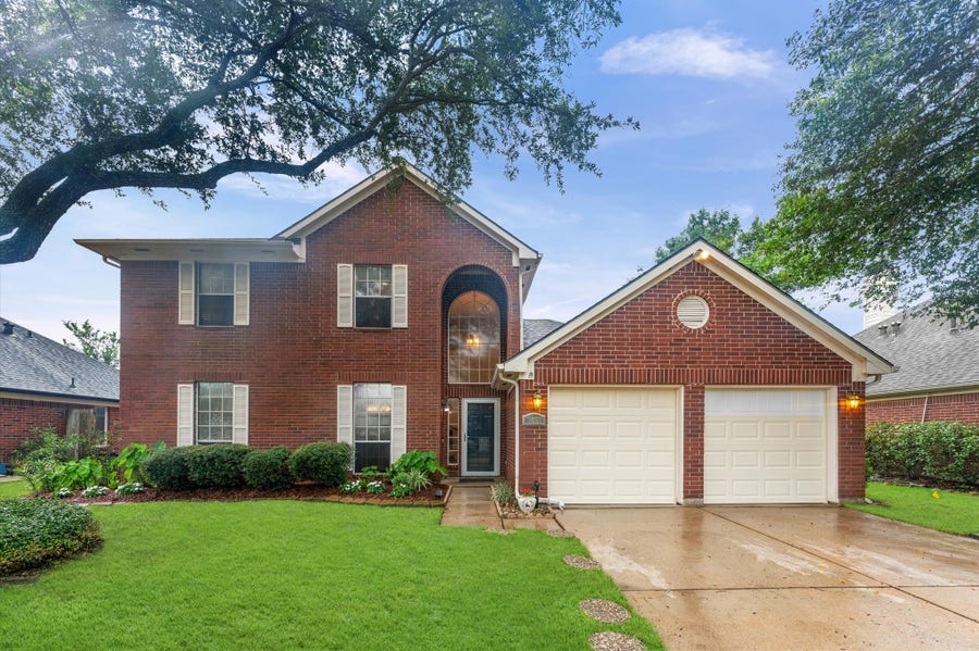 Property photo for 3820 Pin Oak Drive S, Pearland, TX
