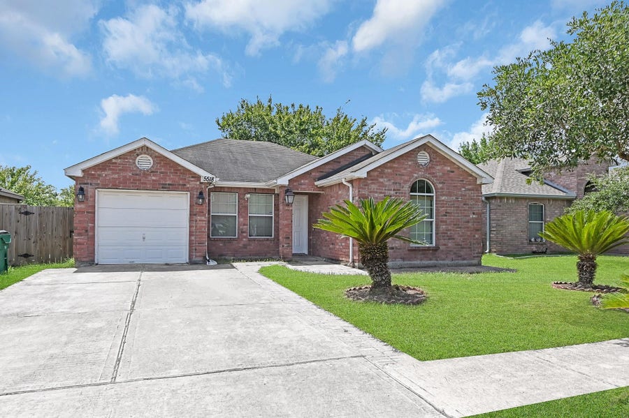 Property photo for 5518 Rio Ramos Street, Rosharon, TX