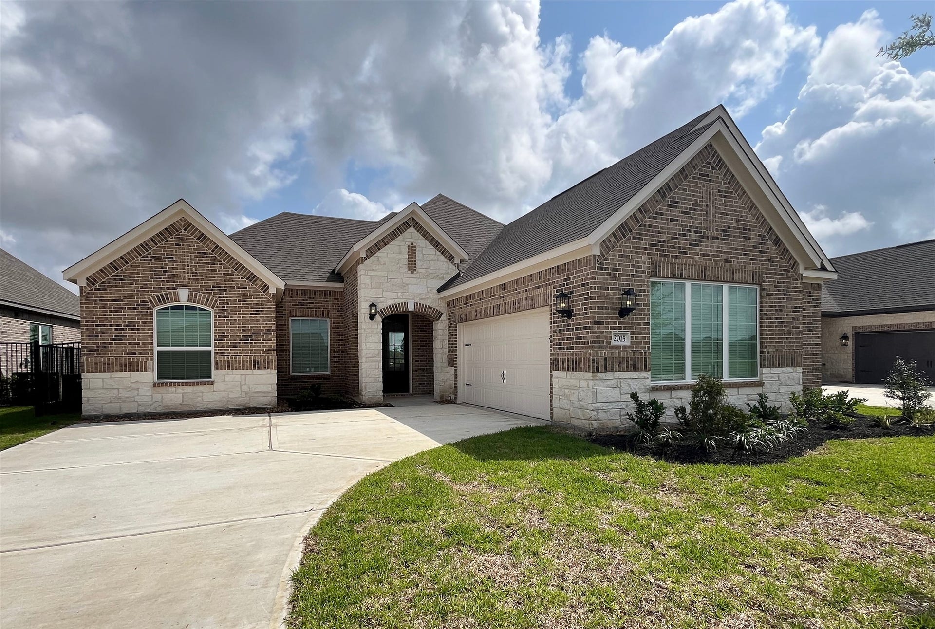 2015 Tioga View Drive, Iowa Colony, TX 77583 The Azalea floor plan at Sierra Vista welcomes you!