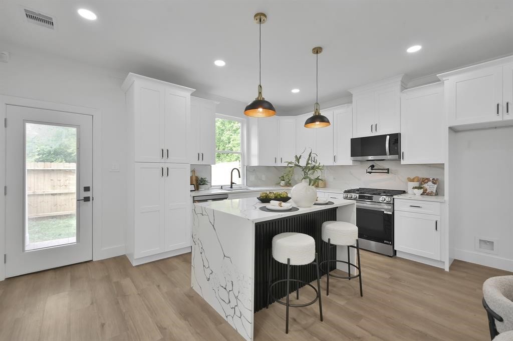 3334 Francis Street, #B, Houston, TX 77004 3334 Francis Street, #B, Houston, TX 77004