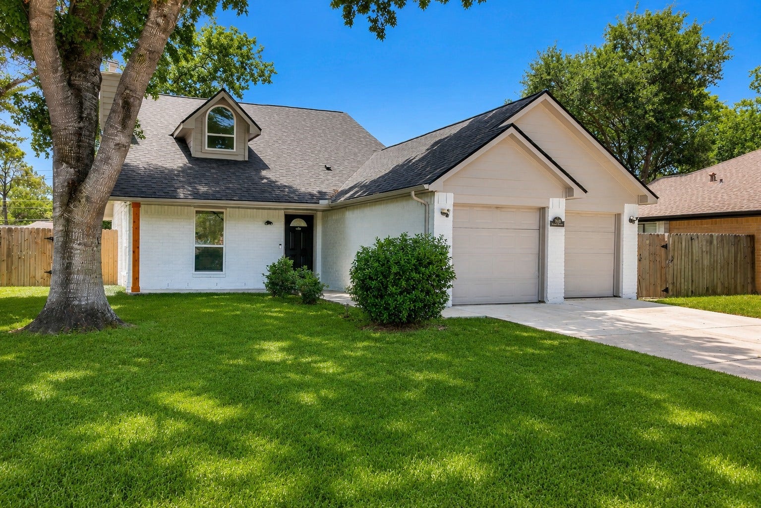 2618 Harvest Moon Drive, Missouri City, TX 77489 Welcome to your NEW home featuring a NEW roof and stunning curb appeal! This image has been digitally enhanced to showcase the property's full outdoor potential.