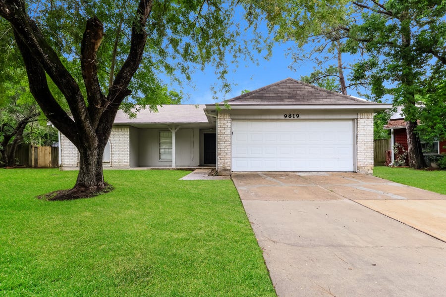 Property photo for 9819 Kiwi Lane, Conroe, TX
