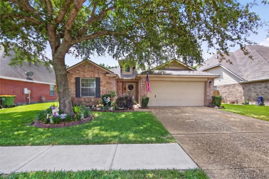 Property photo for 3614 Mahogany Trail, Pearland, TX