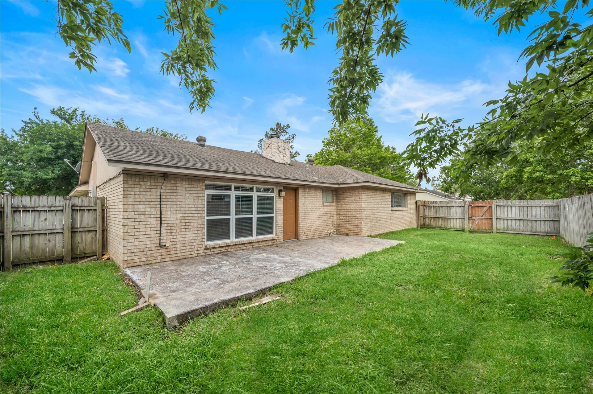 4915 Kentington Drive, Alvin, TX 77511